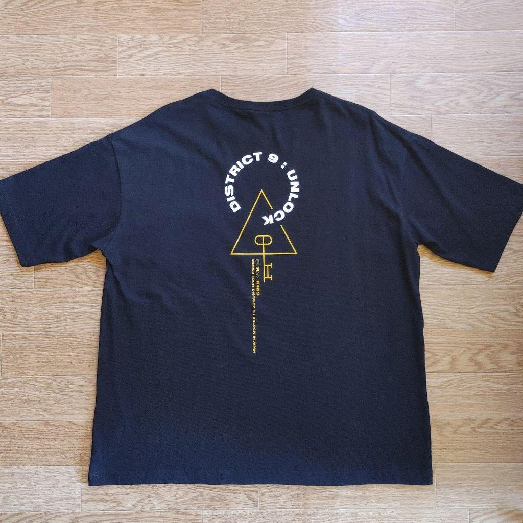 [USED] StrayKids UNLOCK DISTRICT 9 T-shirt