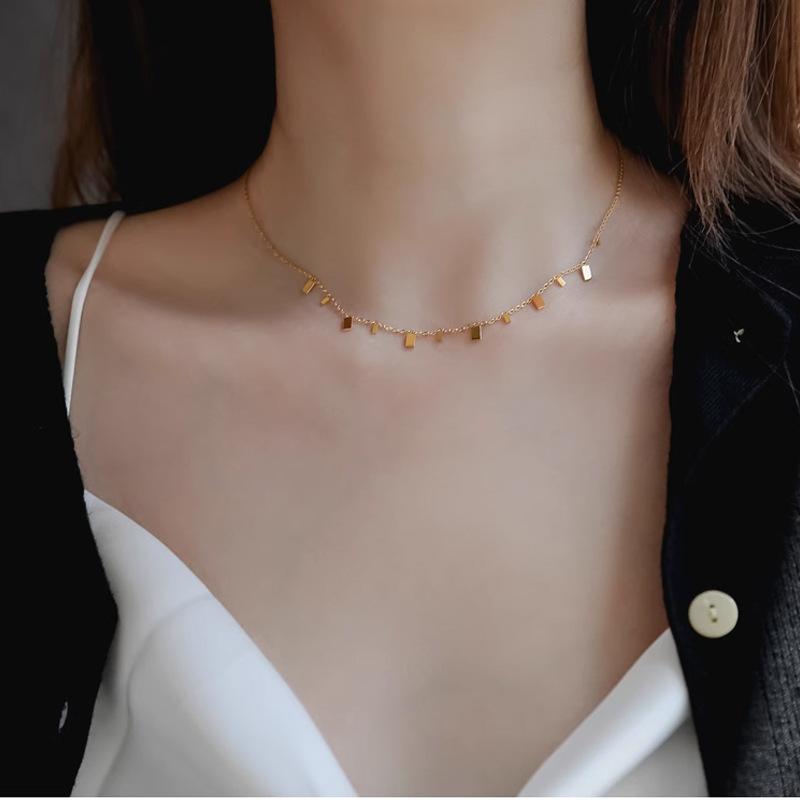 

New Fashion Turquoise Sugar Cube Beaded Tiger s Eye Stone Necklace Women s High-class Sense Of Light Luxury Collarbone Chain