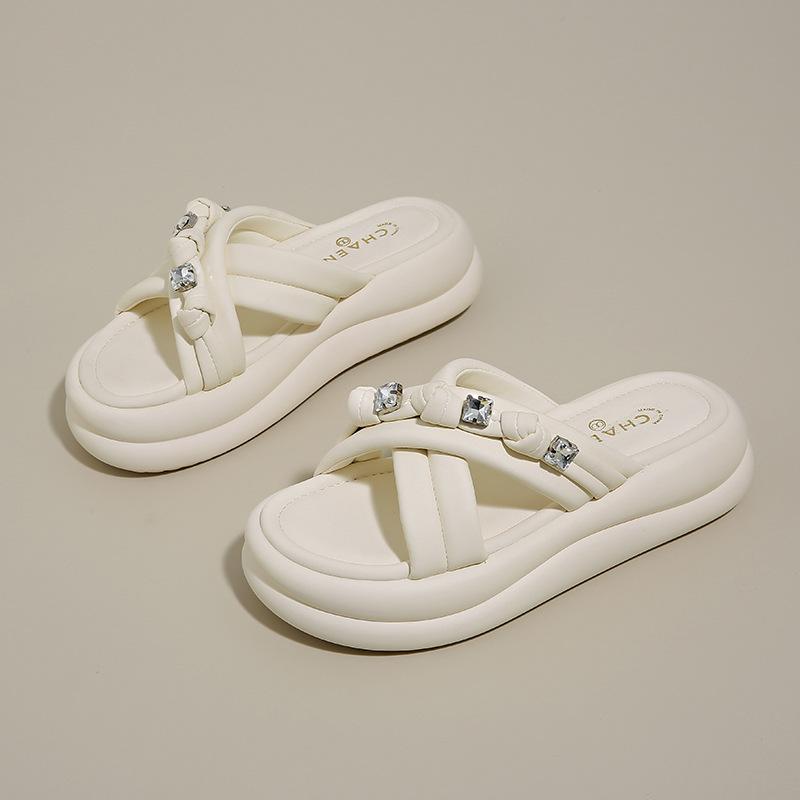 thick-soled rhinestone cool slippers for women's summer wear 2025 new height-increasing small muffin sandals with skirts, beach shoes