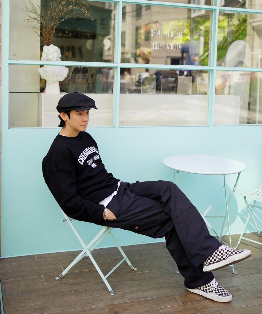 CREAM SODA LAB Lab Cr Nno1 Seoul Korea Acro Logo Sweatshirt Black