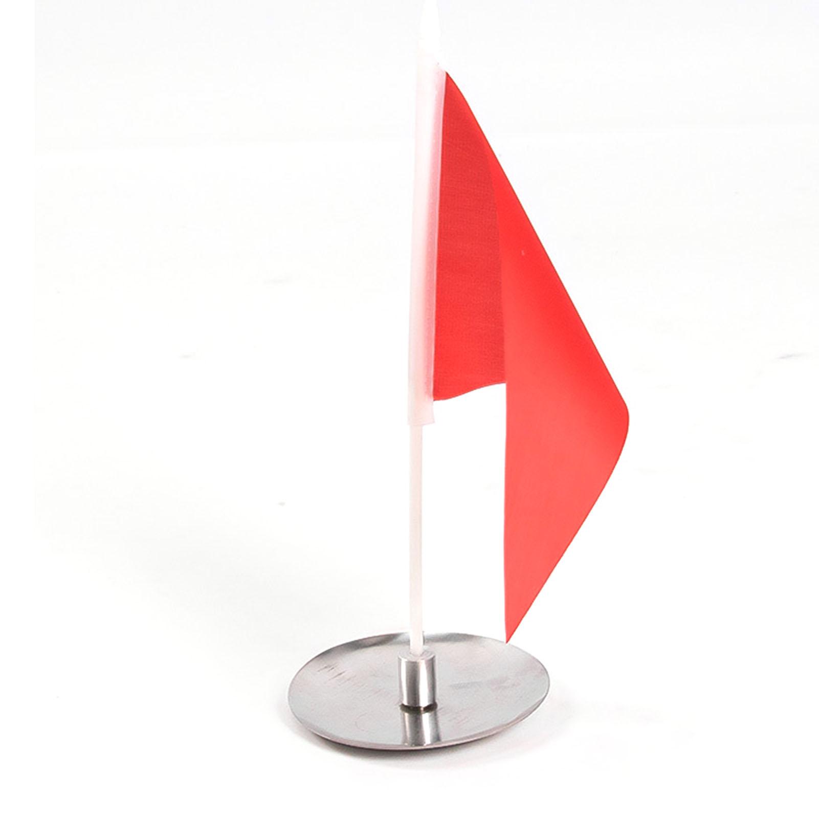 Putting Cup with Flag Putting Training Hole Triangle Flag Practice Accessories for Indoor Outdoor Red Flag Stainless