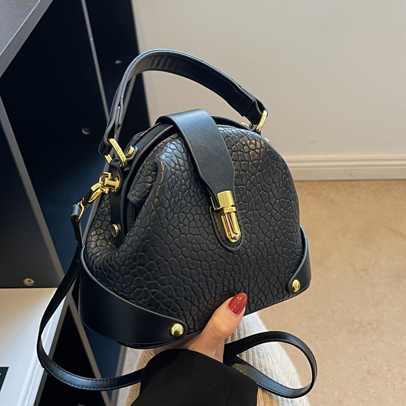 Luxury color-blocked crossbody bag, high-quality feel, stylish Western retro handbag, simple and suitable for commuting, elegant shoulder bag.