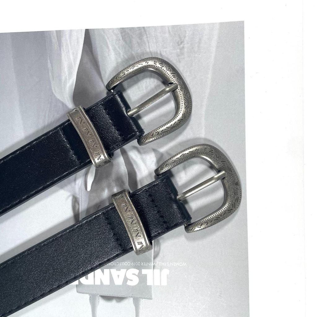 Vintage-Inspired Carved Buckle Belt for Women - Stylish and Versatile.