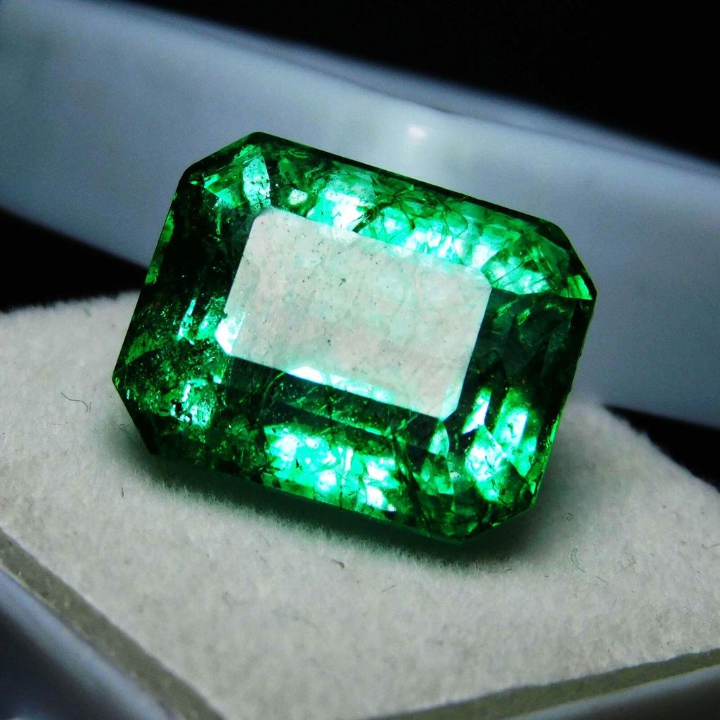Top Rich Natural Emerald Cut 8.13 Ct Green Emerald Loose Gemstone