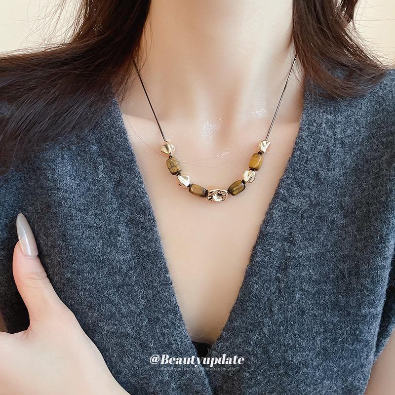 Collier Carré Pierre Œil de Tigre Maillard pour Femmes - Chaîne Clavicule Mode Rétro Automne/Hiver