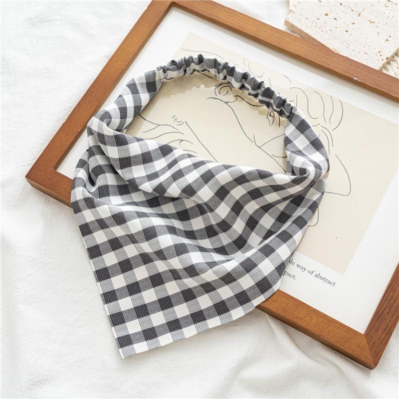 New Square-patterned Bullet Force Triangular Headscarf for Women, Suitable for Spring and Summer, for Tying Up The Hair and Covering The Head.