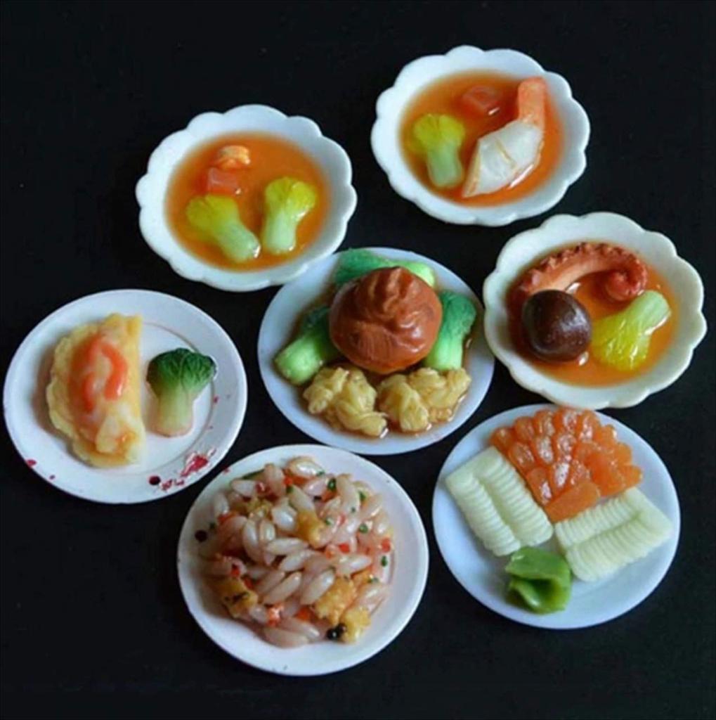 Tomtask Dollhouse Miniature Plastic Plate 33 White Set, Pieces, 1/12 Scale,