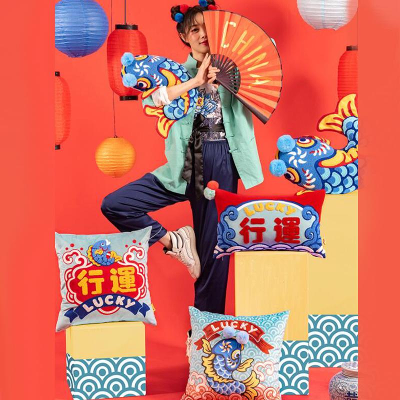 Velvet Tufted Koi Cushion Joy Chinese Traditional Lucky Fish Embroidery Cushion Cover Sofa Chair Bedding Decor Pillow