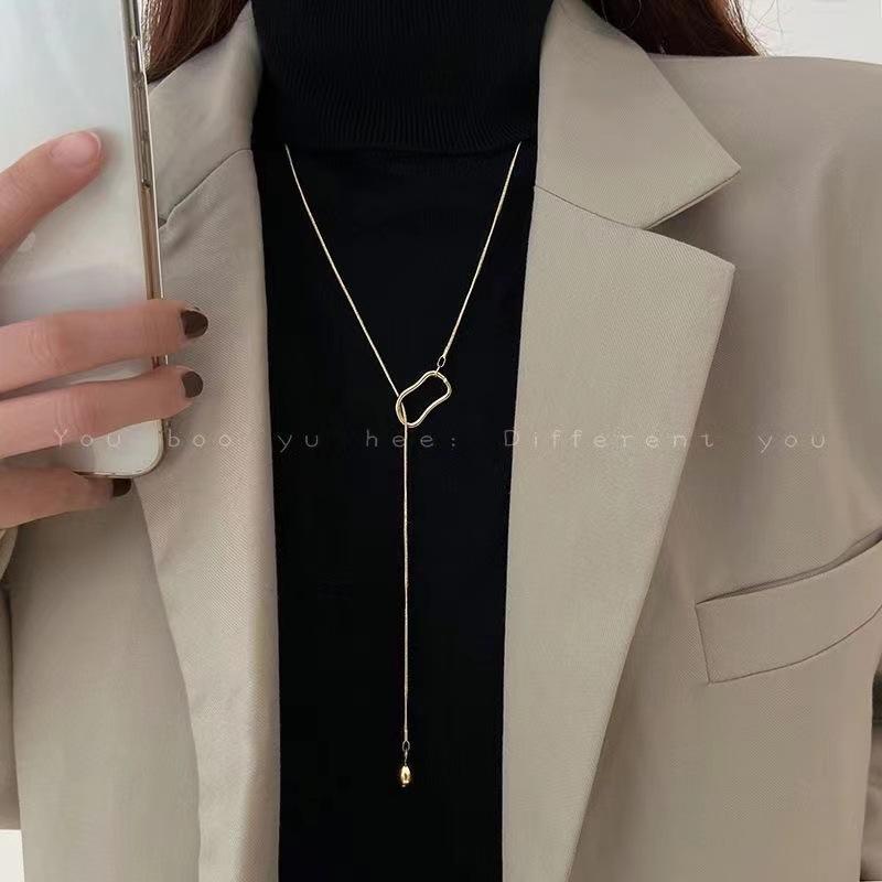 Light luxury niche necklace for women, 2024 new trendy long design sweater chain, autumn and winter high-end feel, elegant match