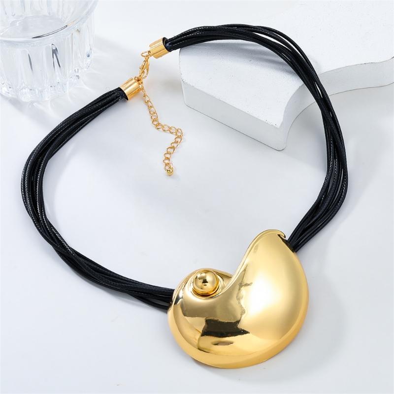 Trendy Metal Conch Pendant Necklace with PU Leather Rope Chain Adjustable Neckchain for Women Girls Fashion Jewelry