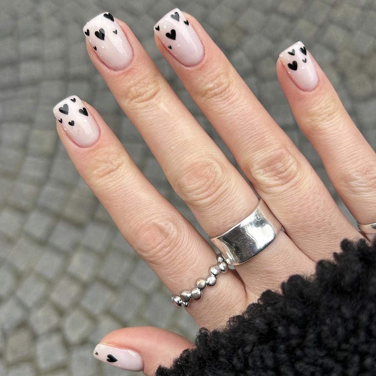 

Simple Square Translucent White & Black Heart Polka Dot Removable False Nails