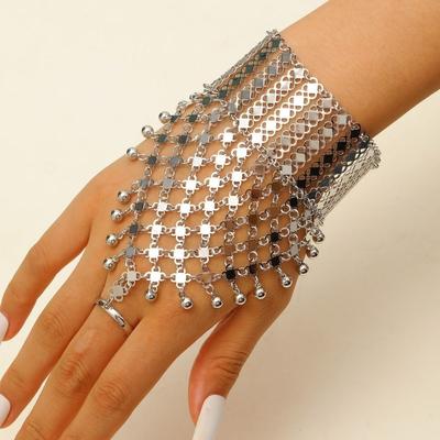 Broches et bijoux de corps