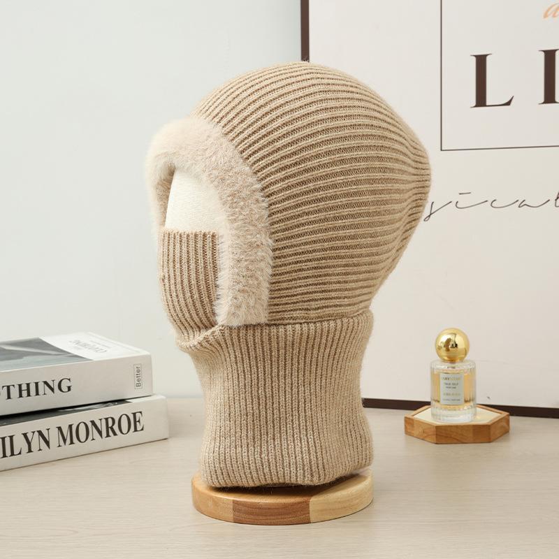 Autumn and winter hats, men's and women's wool hats, scarves, integrated outdoor windproof riding hats, ear protectors, and warm knitted hats.