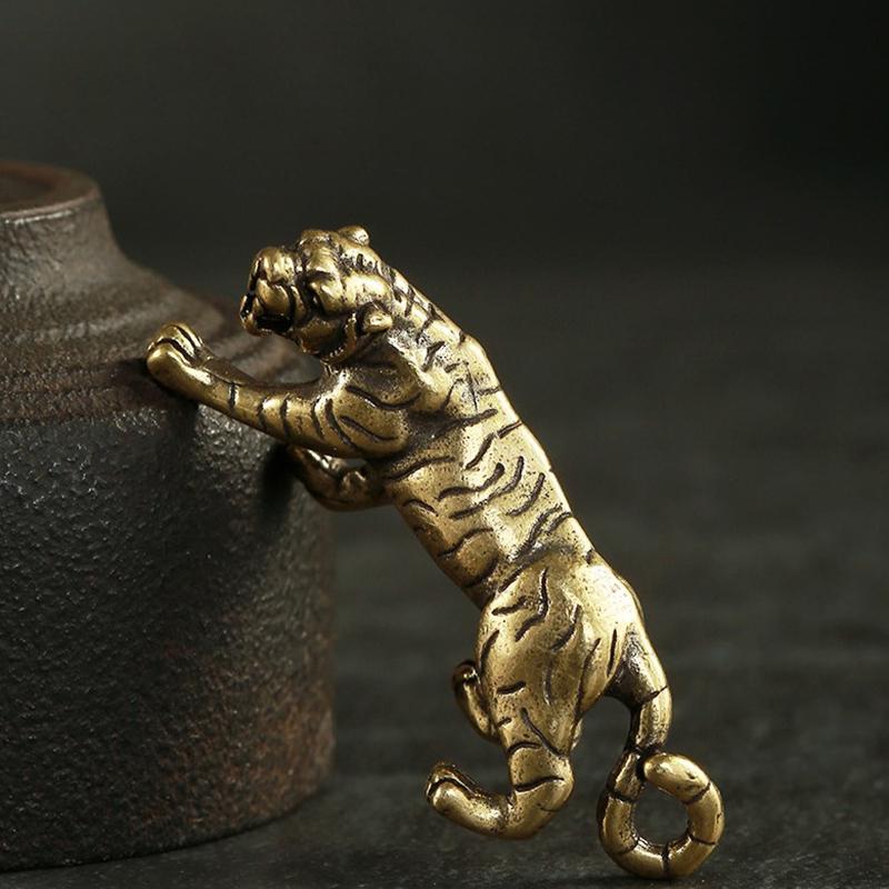 1pc Copper Tiger Small Ornaments Retro Brass Chinese Zodiac Animal Tiger Statue Figurines Keychains Pendants Antique Home Decor