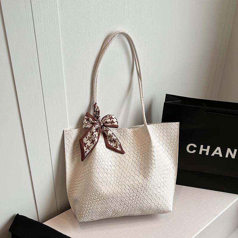 Classy Everyday Tote Bag For Women In Fashionable Colors Designed For Commuting And Casual Use