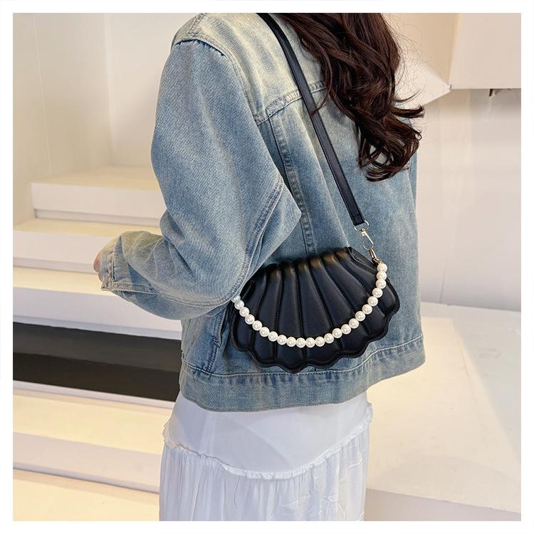Women's Faux Leather Shell Shaped Shoulder Bag Fashion Pearl Chain Crossbody Mini Purse Trendy Small Handbag