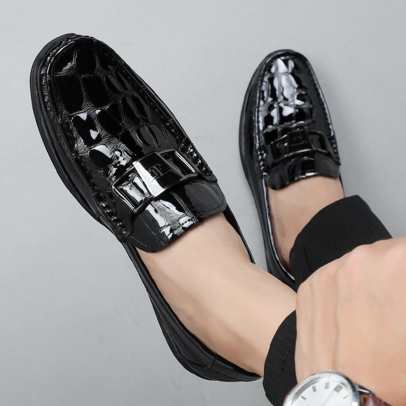 Neue Oberste Schicht Rindsleder Herren Mokassins Lackleder Glänzendes Leder Lässige Loafer Mode Trendig Geprägt Herrenschuhe