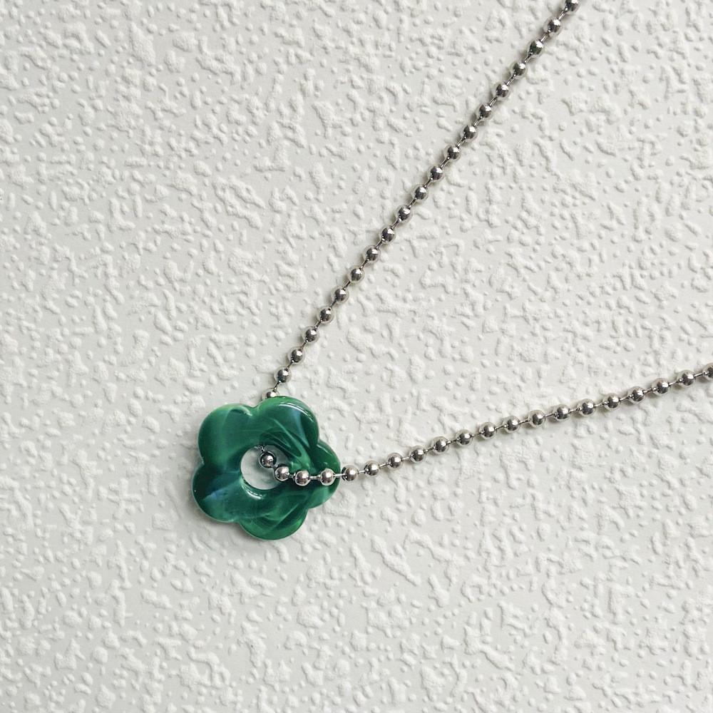 

Stylish Flower Necklace Made From Durable Resin Ideal For Unique Fashion Statements Jade Green