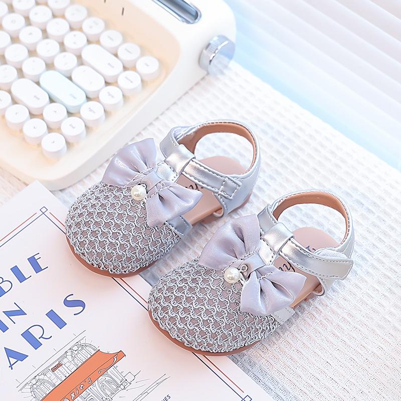 

Girls fashion woven bow sandals 2025 summer new versatile casual shoes children s soft-soled foreign-style beach shoes 50 pairs of 21-25 yards in a whole box серебряный