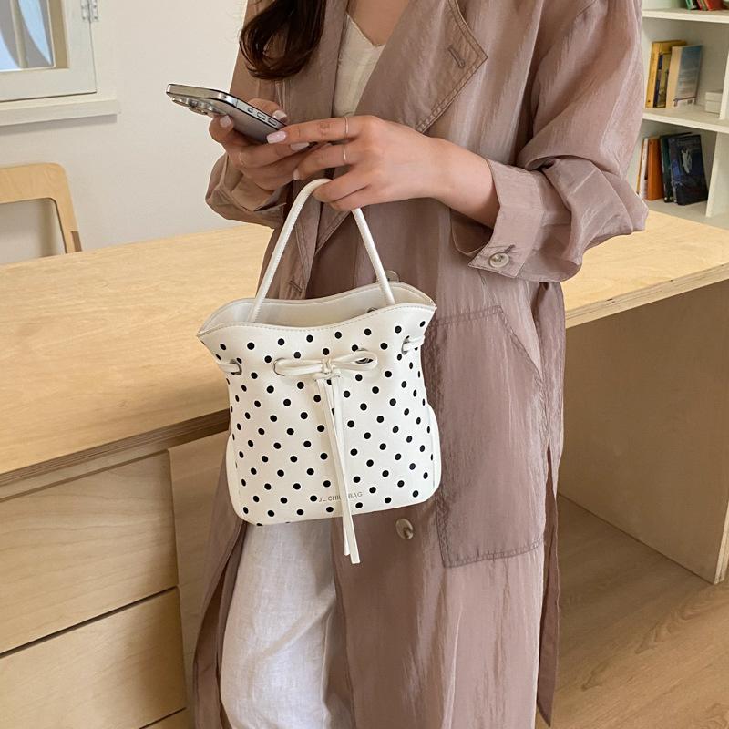 Bag for Women, Niche, High Beauty, Wave Point, Hand-held Bucket Bag, Korean Version, Fashionable and Versatile, Single Shoulder Crossbody