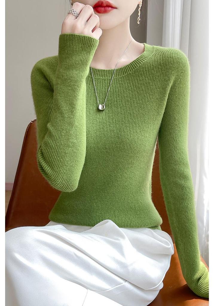 Round Neck Loose Fit Sweater with Seamless Knitting Technology - Comfortable and Slimming Design.