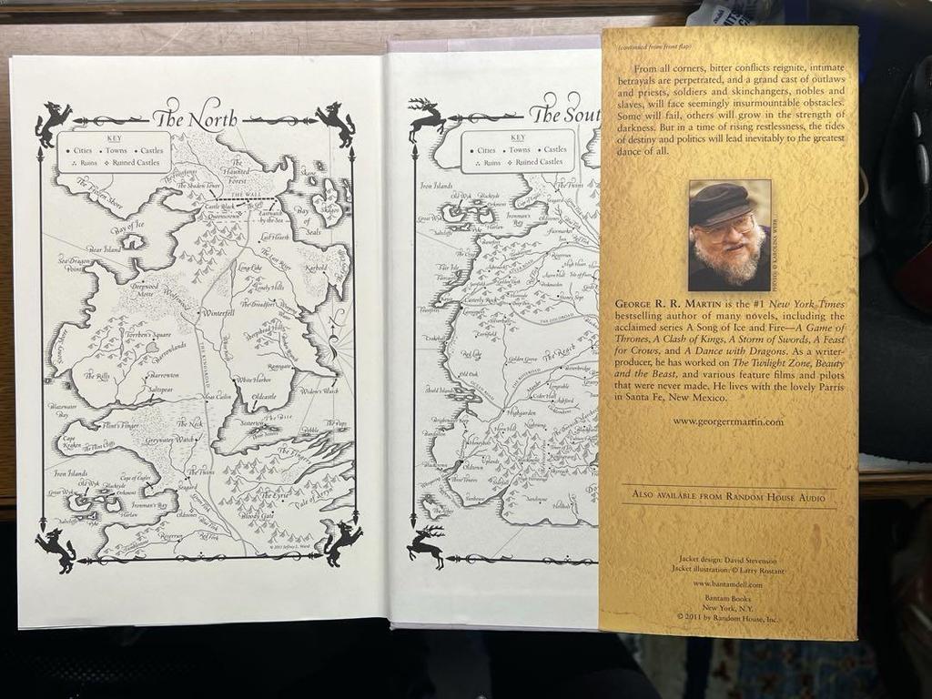 [USED] Original book "A Song of Ice and Fire (Part 5)" A Dance with Dragons Large book (foreign book)