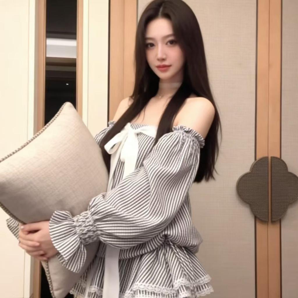 One-word Shoulder Bow Striped Tube Top Dress Women's Summer French Temperament Waist Huge Good-looking Cake Short Skirt