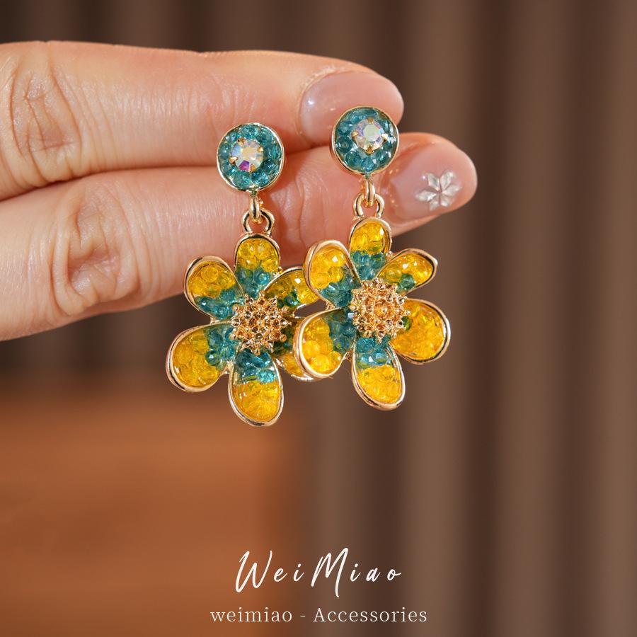 Female Antique Flower Round Light Luxury High-end Earrings
