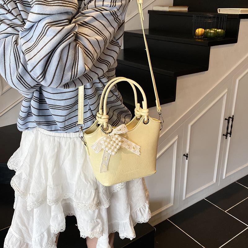 Premium Sense Hand Carry Fashion Bucket Bag Women 2025 New Trendy Simple Shoulder Bag Versatile Casual Messenger Handbag