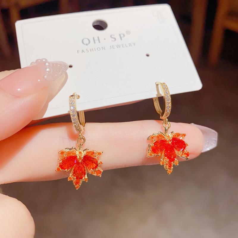 

2026 Fashion Light Luxury Premium Full Diamond Red Maple Leaf Ear Buckle Feminine Versatile Earrings