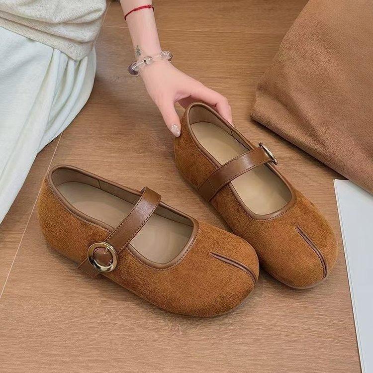 Retro Low-cut Women's Shoes - New Style with Soft Sole and Flat Bottom