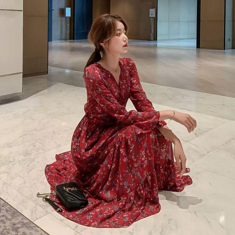 Korean version of floral V-neck dress women's French autumn new long-sleeved thin Platycodon medium and long A-shaped long dress