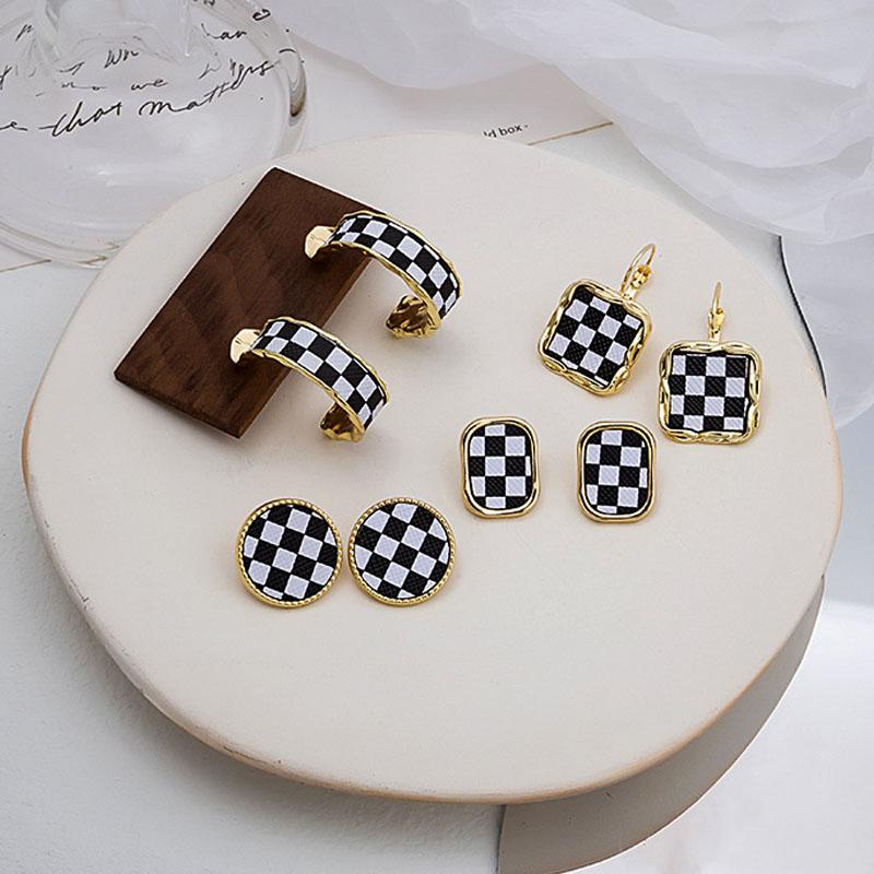 Fashion Simple Round Square Geometry Stud Earring for Women Girl Black White Checkerboard Earring Jewelry Gift