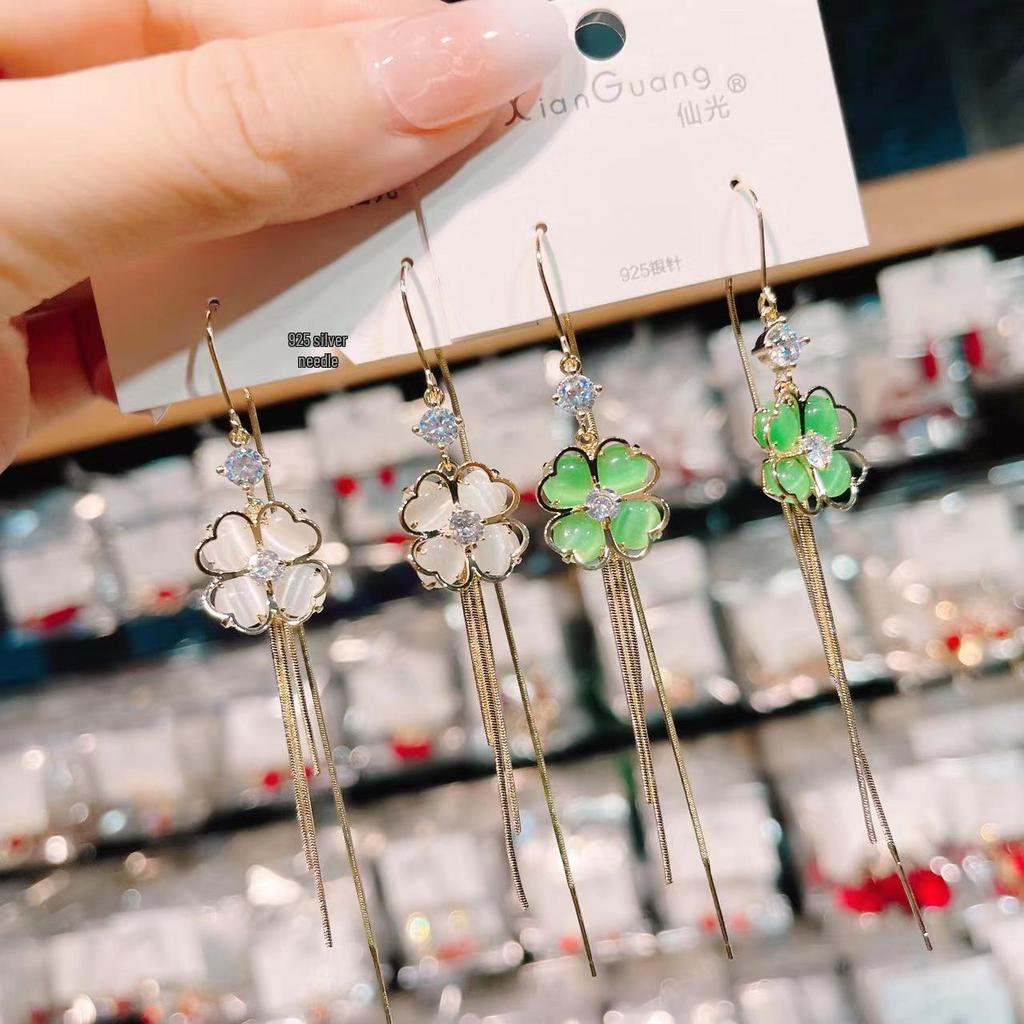Spring/Summer Green Cat's Eye Tassel Earrings - Four-Leaf Flower Design, Anti-Loss Thread for Women