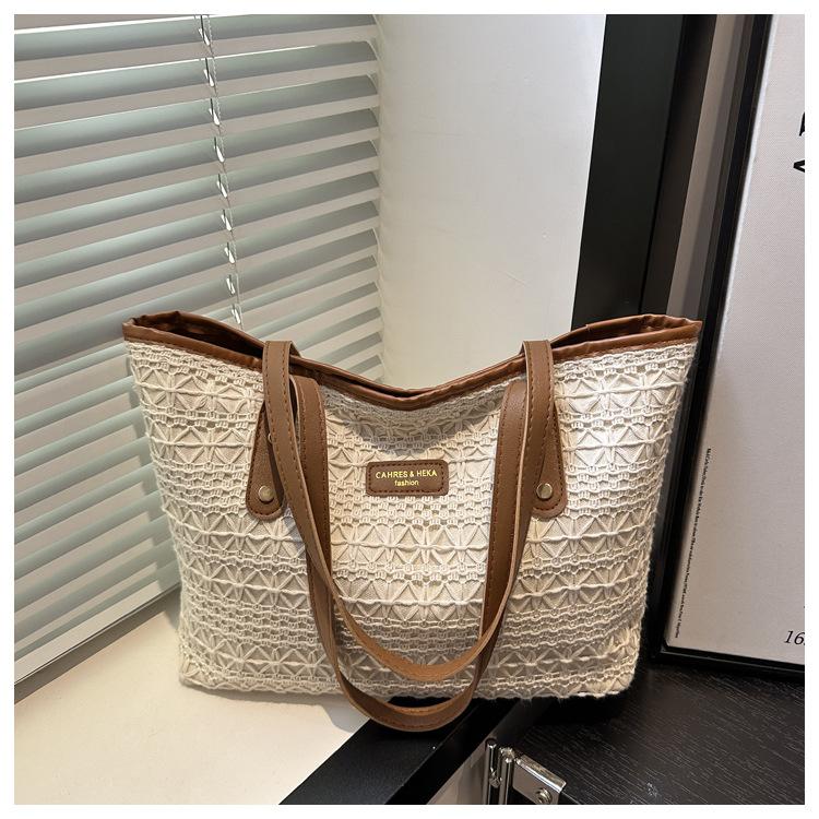 

Свежая летняя новая модель модный дизайн сочетание цветов плетеная из соломы сумка на плечо подмышку женская коричневый