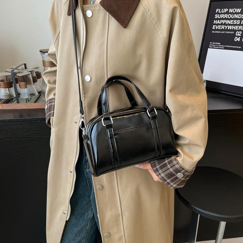 Large Capacity Retro Boston Bag Women'S Super Fire Handbag Premium Casual Shoulder Bag
