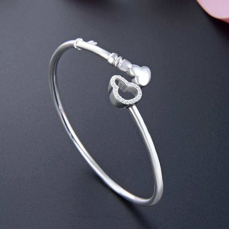 Pulsera de plata con pie de llave en forma de corazón S990 Apertura de plata Pulsera de plata pura sólida y lisa para regalar a una novia Pulsera de joyería de plata