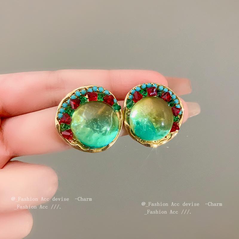Silver needle with diamonds, green round earrings, retro light luxury court style earrings, niche exaggerated high-end earrings.