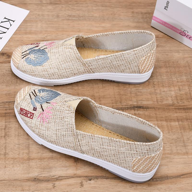 Old Beijing cloth shoes for women's summer middle-aged and old mother shoes, one pedal, shallow mouth embroidered shoes, light grandma shoes for women