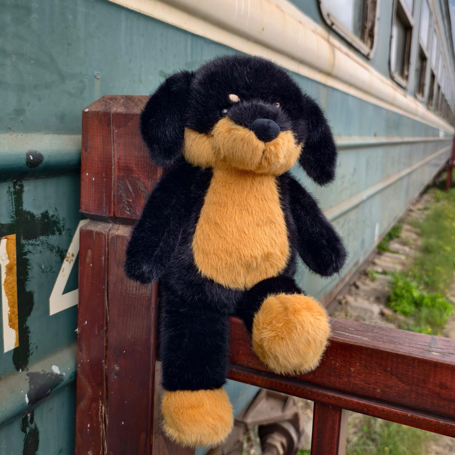 

Long golden sable Rottweiler plush toy, European and American soft cute animal creative dog doll about 38cm in total length