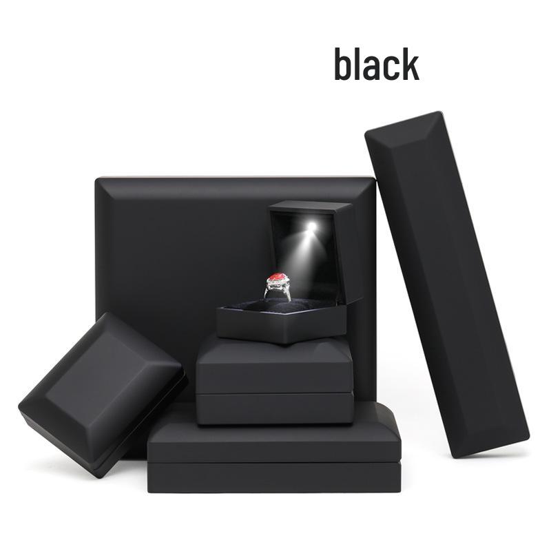 Anpassbare Schmuck-Geschenkbox mit Beleuchtung für Ringe, Armbänder, Halsketten & Anhänger
