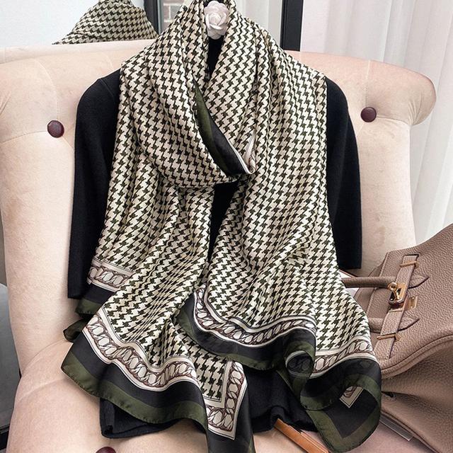 

Розкішний бренд осінь і зима для жінок, новий стиль, мода, відповідний колір, принт, шовковий шарф, жіноча популярна платок, пляжна шаль