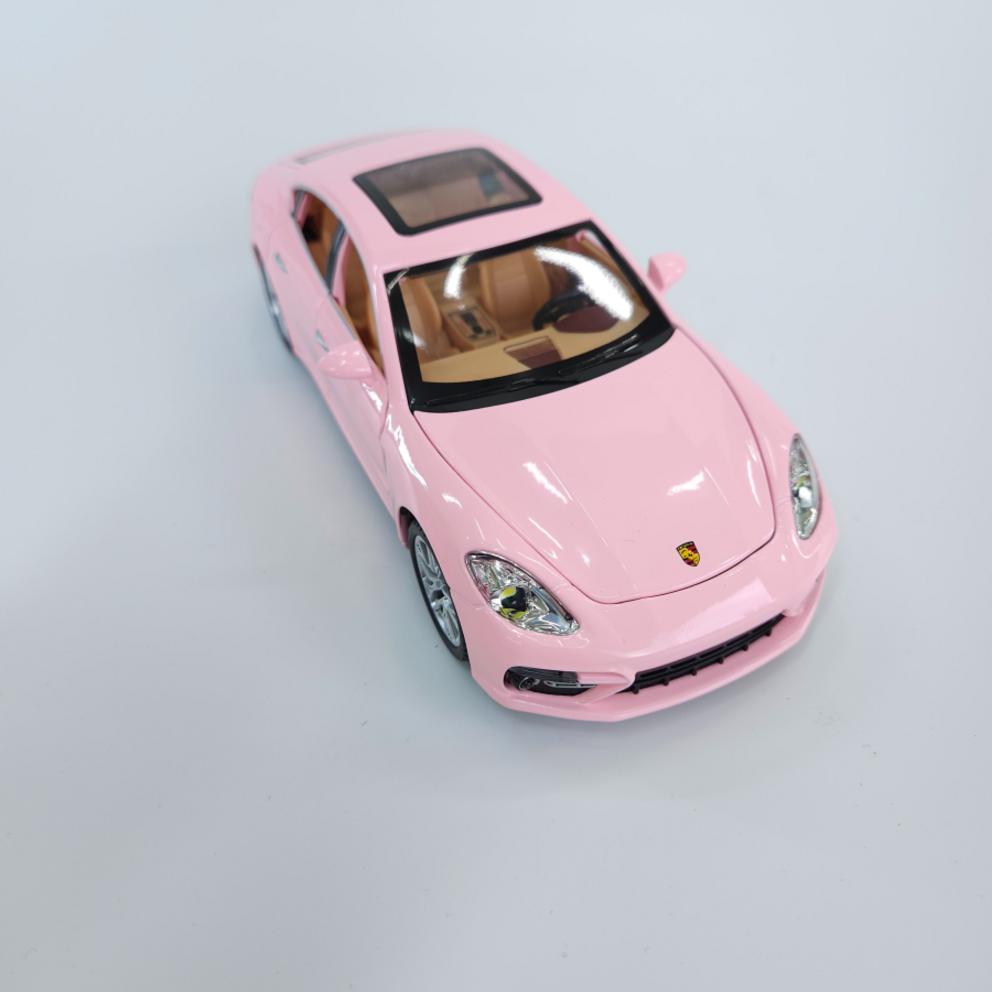 Welly 1:24 Pink Porsche Panamera Diecast Car Model