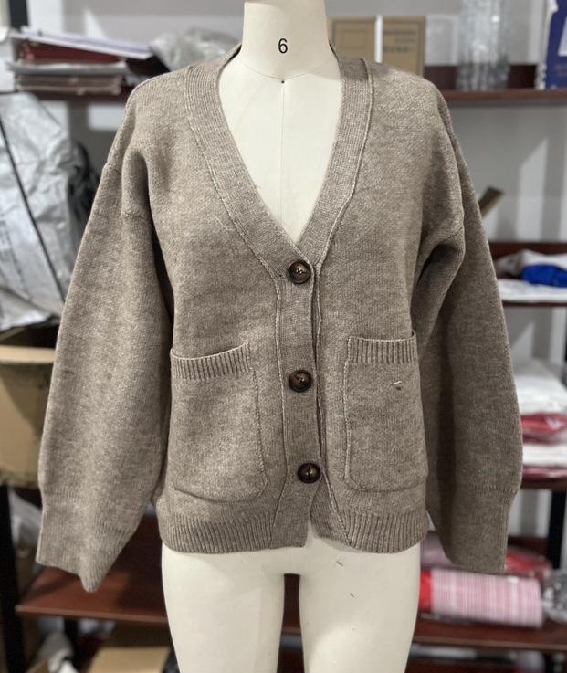 2025 Spring/Summer Solid V-neck Knit Cardigan - Casual & Versatile