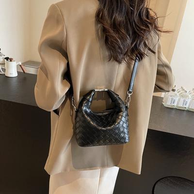 Handtragende Eimer Tasche Damen 2025 Neu Koreanische Version Ins Trendige Mode Umhängetasche Einfache Nischen Umhängetasche