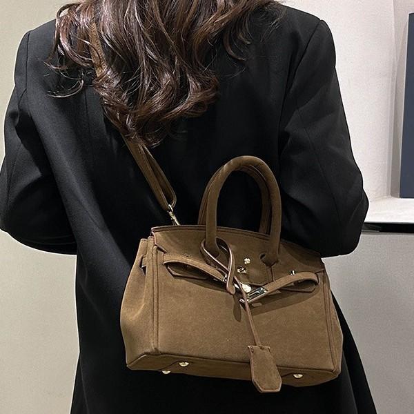 Stylish PU Tote Shoulder Bag for Women Large Capacity Retro Crossbody Bag for Daily Use