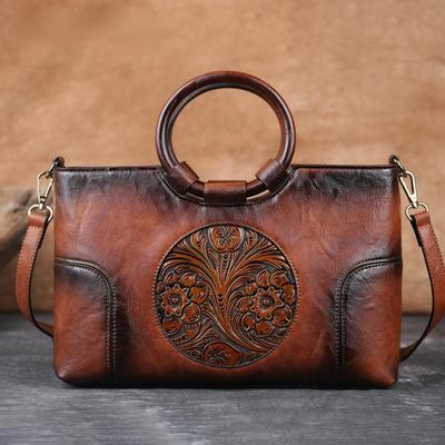 2024 Ny høykvalitets lær håndveske for kvinner Retro håndlaget preget skulderveske for kvinner stor kapasitet kvinnelige messenger bags