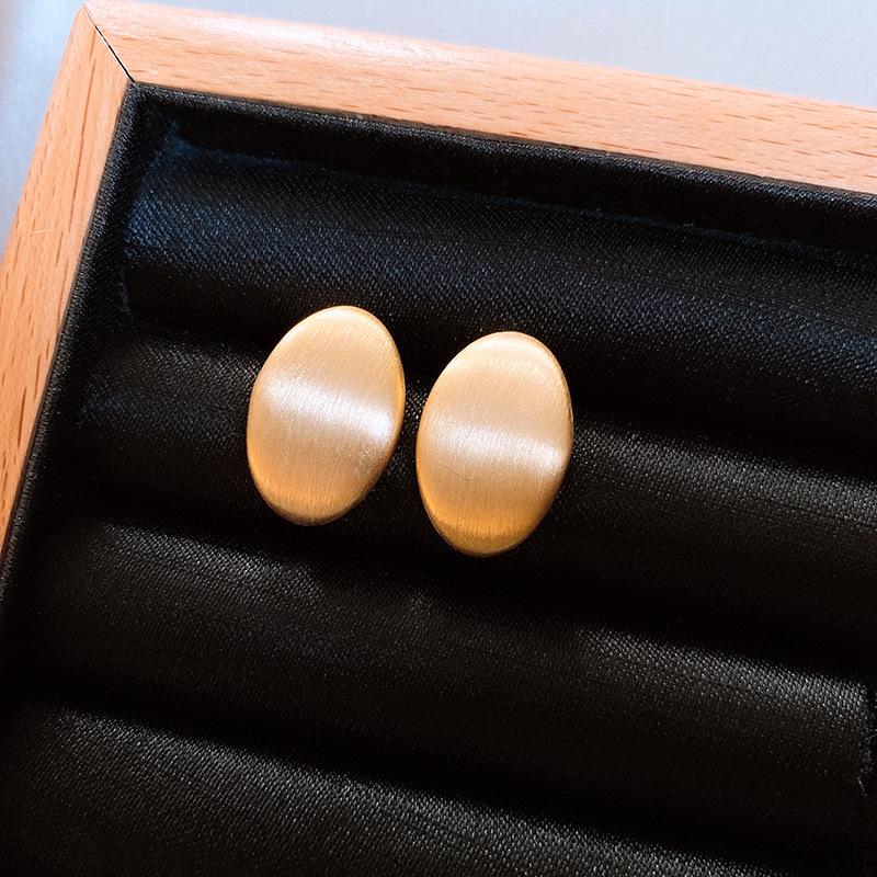 

Electroplated silver needle irregular oval brushed beanie stud earrings temperament earrings simple earrings
