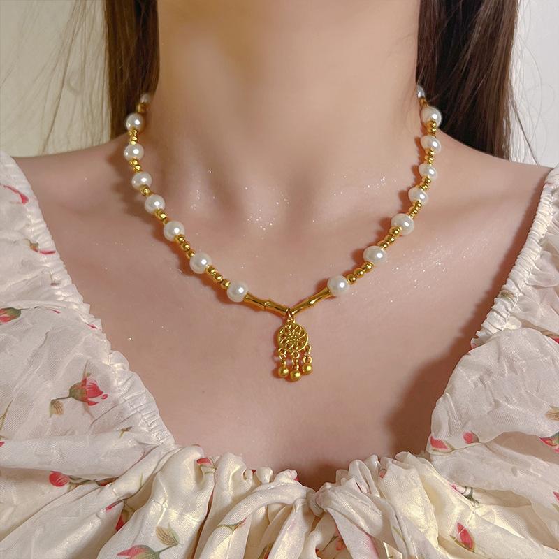 Pearl Necklace Women's Niche Light Luxury Design High-end Fashion Temperament Collarbone Chain Neck Chain Sweater Chain Bead Chain