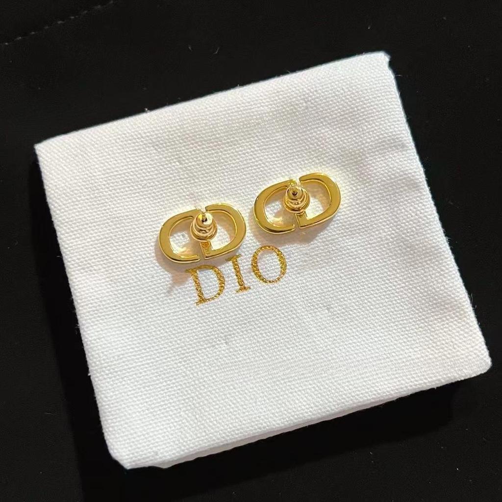 Real Shot D's D Brand Replica Pig Nose Stud Earrings with Tag Letter CD - Women's Simple Smooth Design